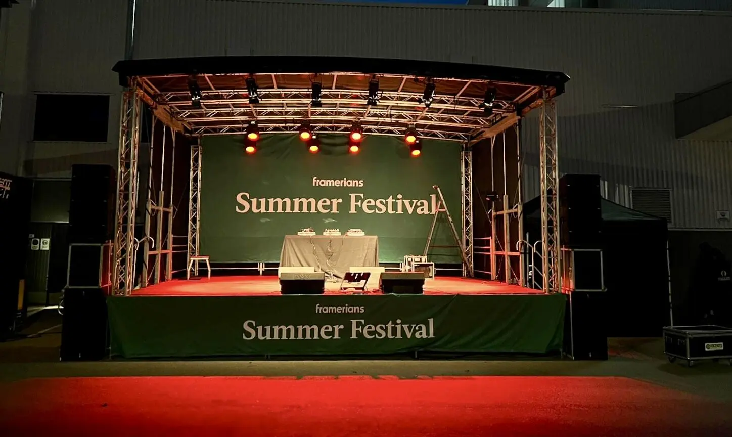 ALSPAW M48 -mobiililava pystytettynä Summer Festival -tapahtumaan